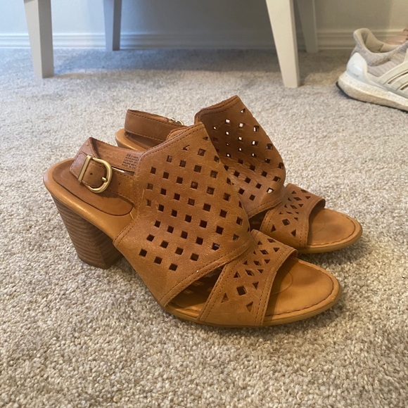 Born Havana Perforated Soft Sole Heels - Picture 1 of 4